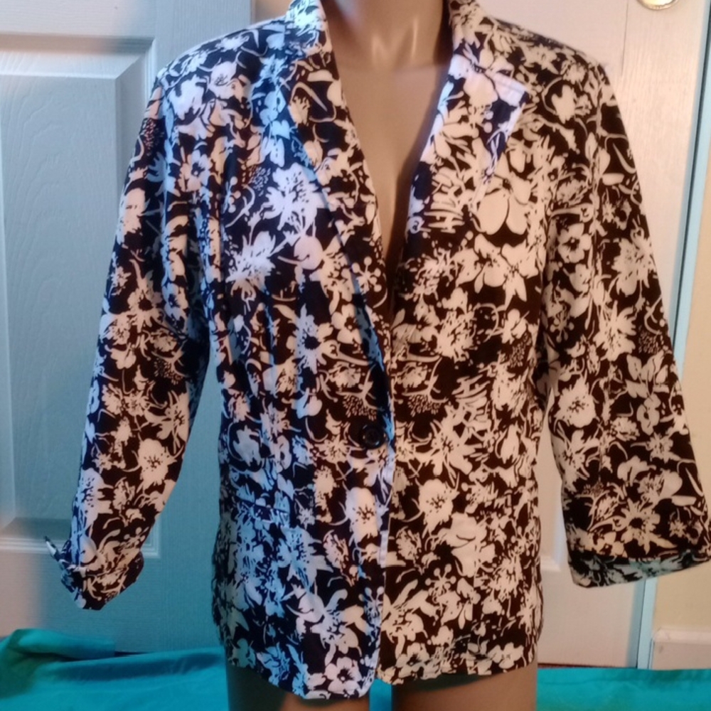 Covington Black and White Boxy 3/4 Sleeve Jacket